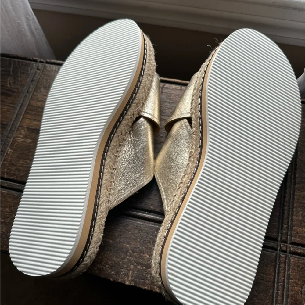 Odissì • Lily‎ Crisscross Leather Espadrille Sandal in Light Gold